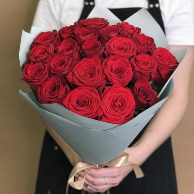 Букет из 25 красных роз